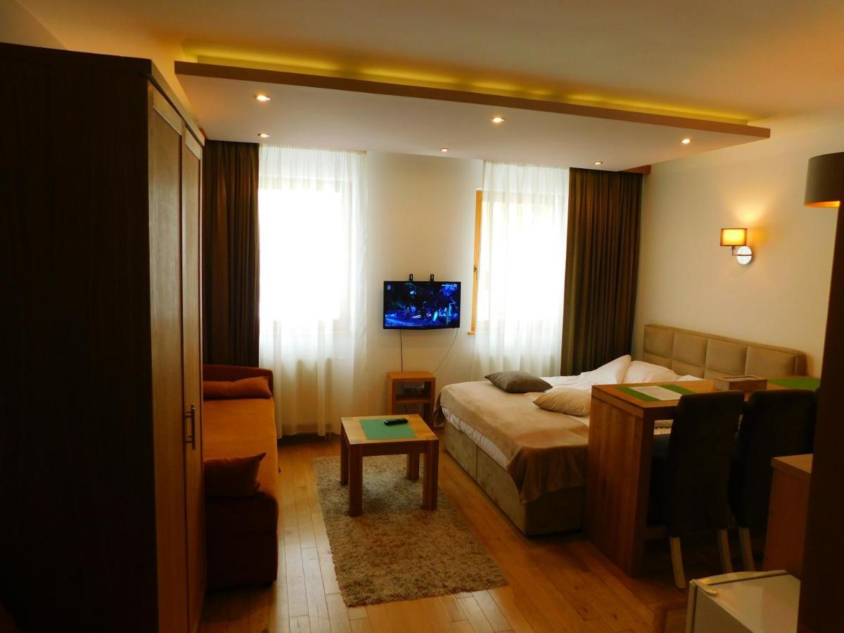 Apartments Rapid ยาโฮรินา ภายนอก รูปภาพ
